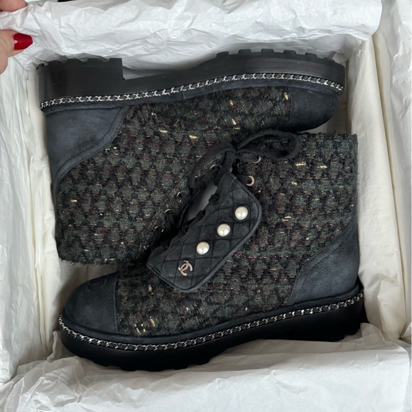 CHANEL Tweed Suede Calfskin Pearl Boots with Chain Accent, Blue/Green, size 9 - Picture 15 of 16